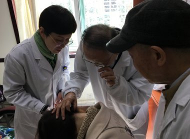 南京华肤皮肤病医院：爱出油的皮肤怎么护理？